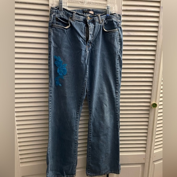 Focus jeans with blue flower appliqué - Picture 1 of 6